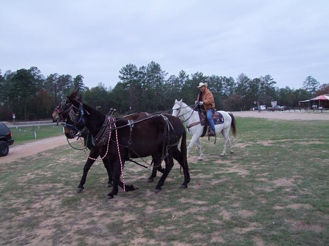 MCTRA-Christmas-Ride-12-10-2011-001.JPG