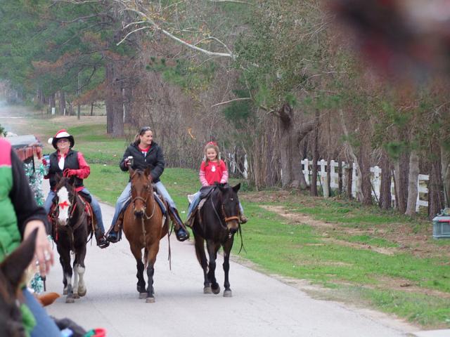 MCTRA-Christmas-Ride-12-10-2011-096.JPG