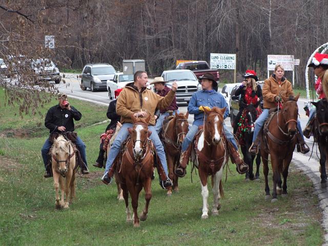 MCTRA-Christmas-Ride-12-10-2011-102.JPG